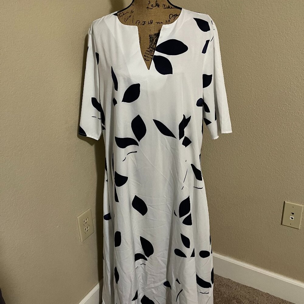 Beautiful long White/Navy Dress 2XL UC